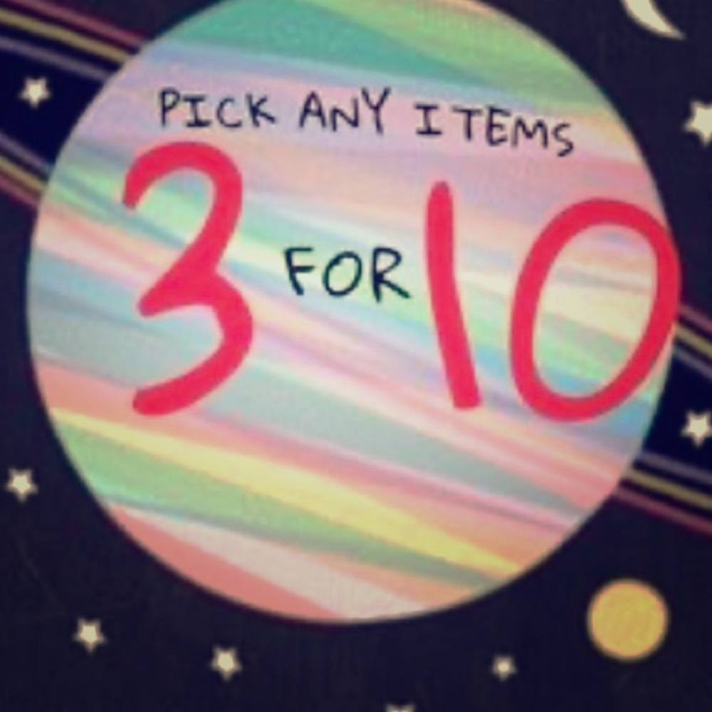 Sale! Items with 🎉 are 3 for 10! Make any offer!!